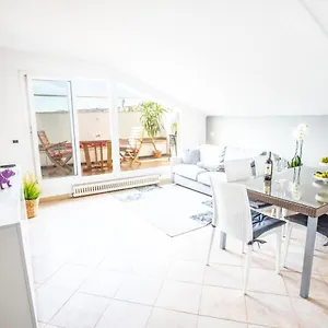 https://mansarda-moderna-in-corso-mombello.hotelitalianriviera.com