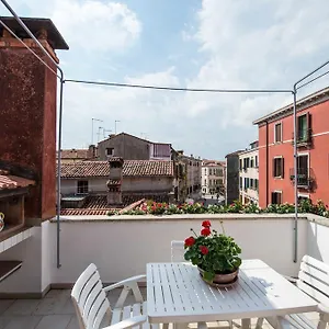 https://savoia-jolanda-apartments-2.hotelslidodijesolo.com